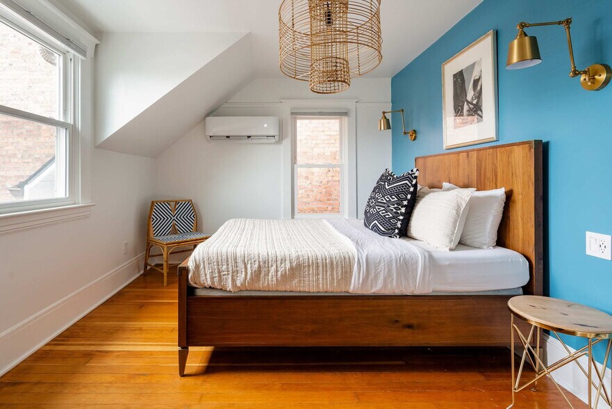 Building Photo - 18 NW 22nd Pl