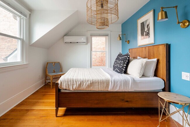 Building Photo - 18 NW 22nd Pl