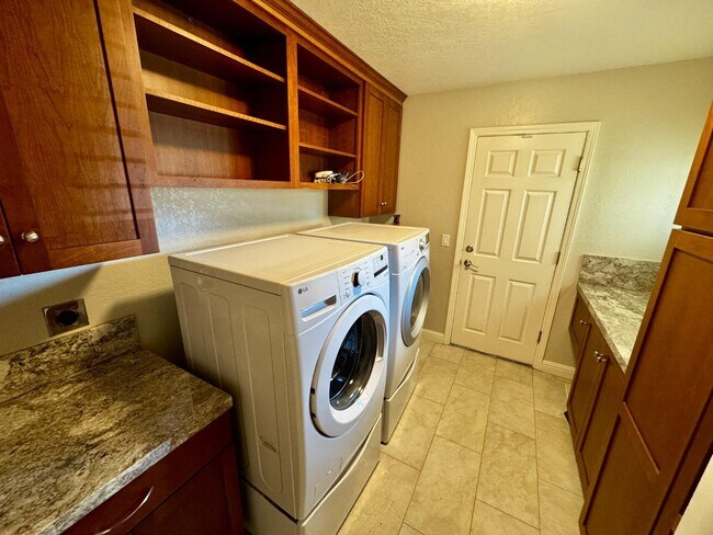 Building Photo - 1318 Deb Ct