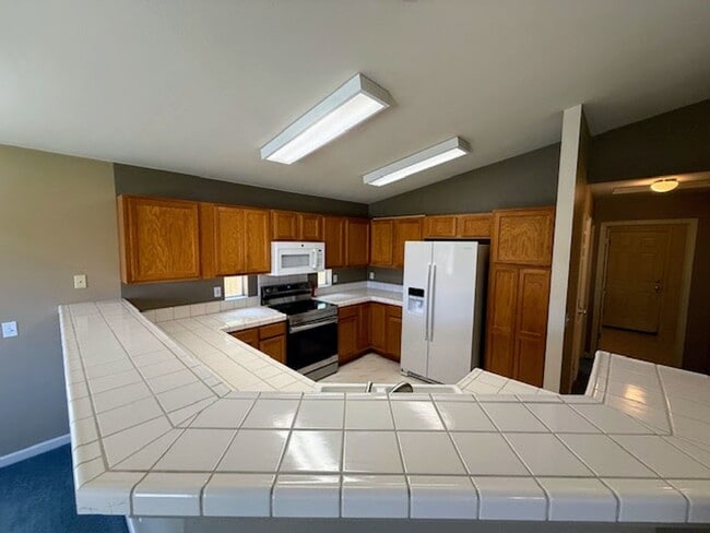 Building Photo - beautiful carson home with amazing yard an...