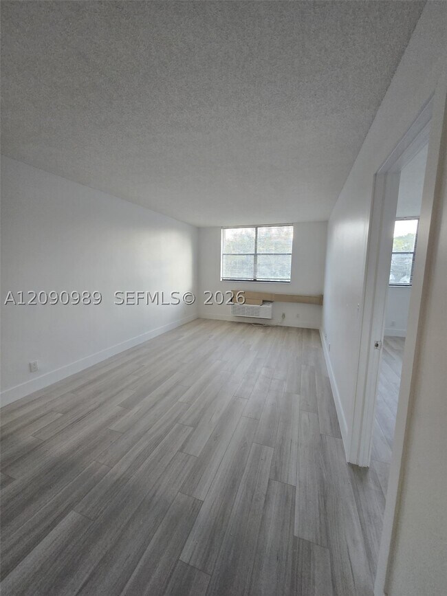 Building Photo - 2501 Riverside Dr