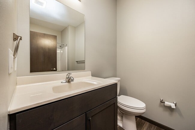 Building Photo - Spacious Townhome In The Kingston Neighborhood