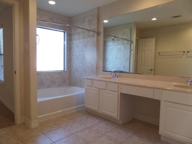 Building Photo - 3710 Sherwood Ln