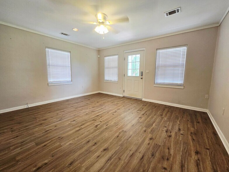 Building Photo - 341 Selma St