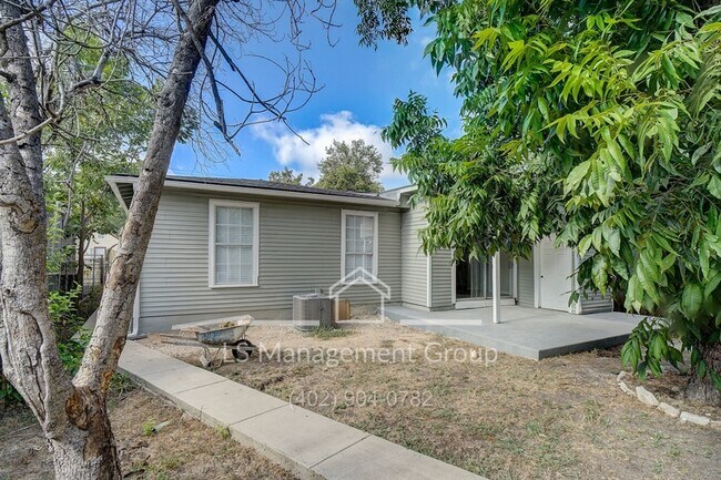 Building Photo - 609 Taft Blvd