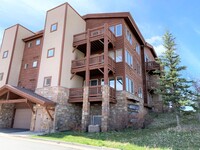 Building Photo - Perfectly Located Crestview Condo - Fully ...