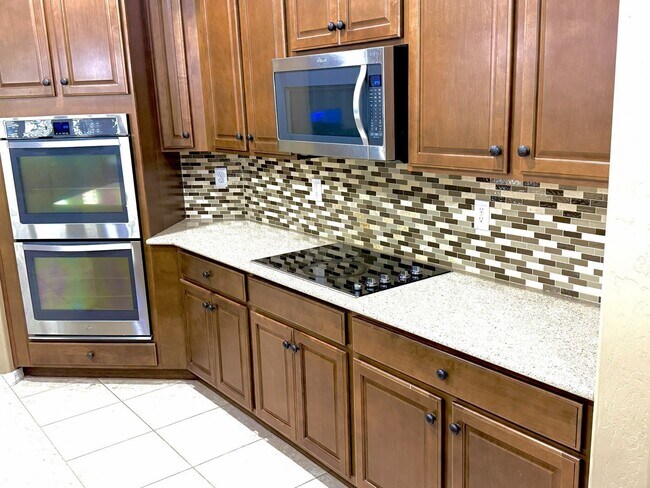 Building Photo - 15747 W Shaw Butte Dr