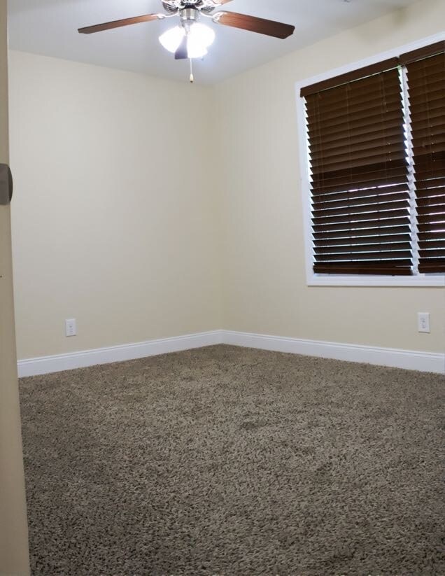 Building Photo - 1275 Eagle's View Dr