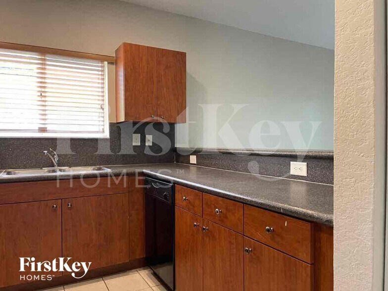 Building Photo - 3143 NE 4th St