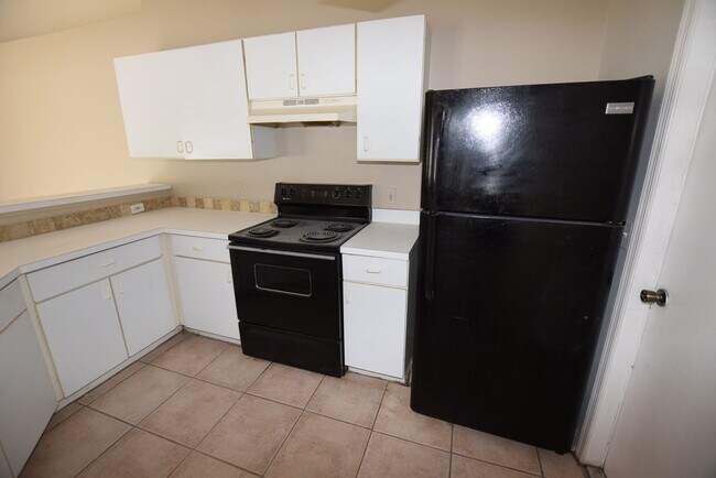 Building Photo - 1060 Dudley Dr