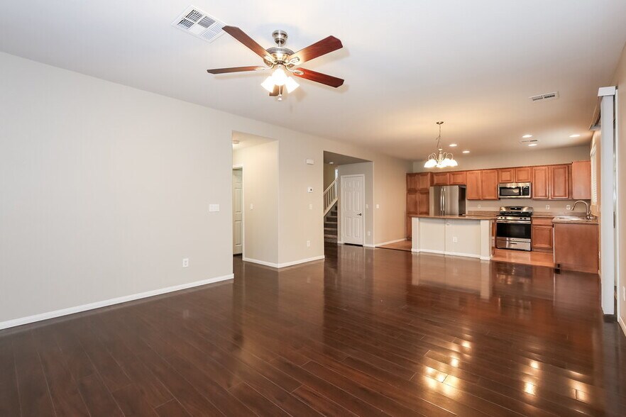 Building Photo - 324 Point Loma Ave