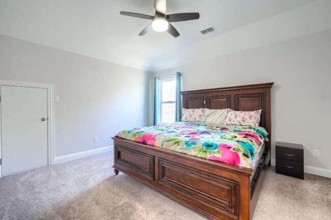 Building Photo - 16616 Sunnyland Dr