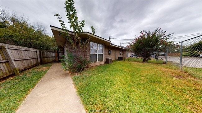 Building Photo - 1143 Oney Hervey Dr