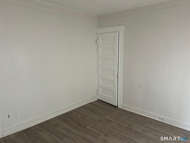 Building Photo - 88 Waldorf Ave