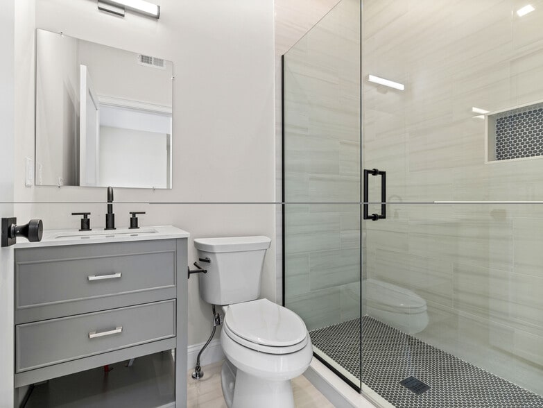 Building Photo - 48 Woodward St