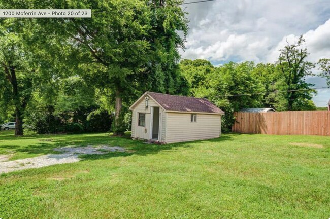 Building Photo - 2 bd/ 1bth w/ heated storage shed/studio, fenced yard