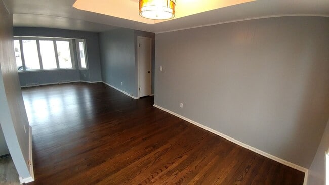 Building Photo - 3 Bedrooom Home Located in the Heart of We...