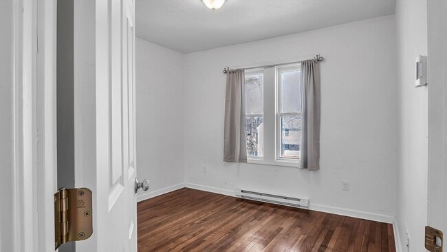 Building Photo - 1442 Main St