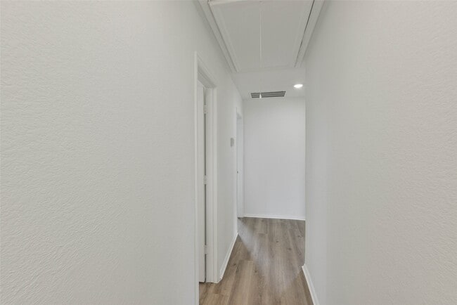 Building Photo - 3015 Wedgewood Cv Wy