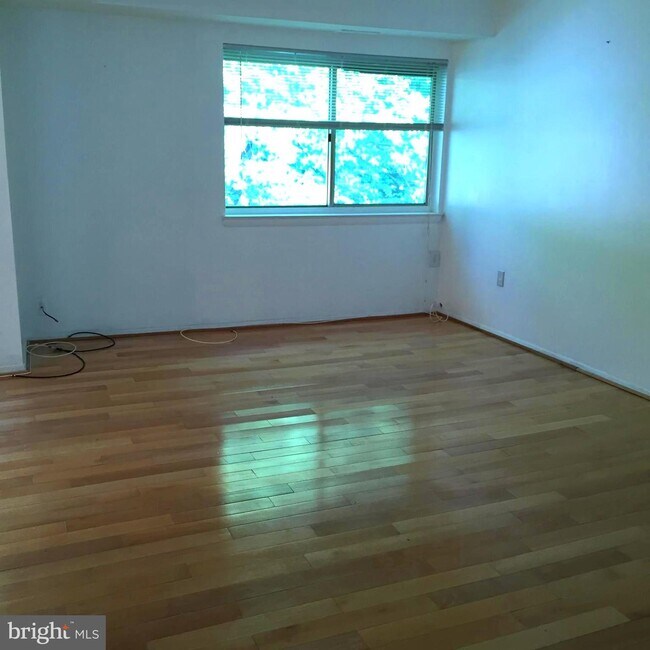 Building Photo - 12213 Braxfield Ct
