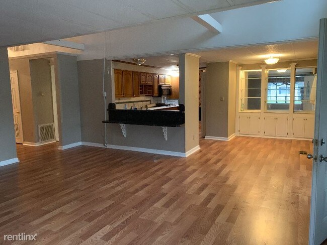 Building Photo - 18819 Greenwell Springs Rd