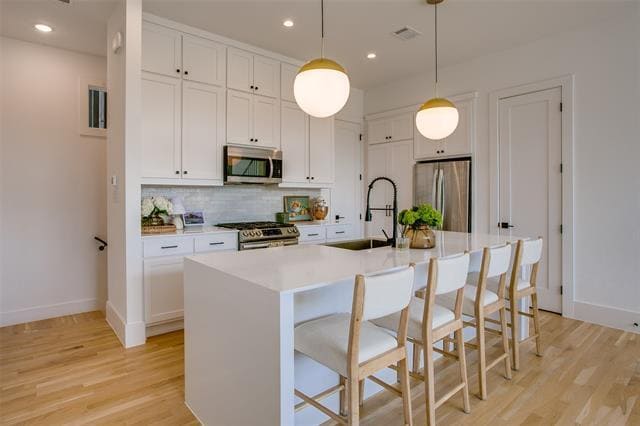 Building Photo - 6039 Lewis St