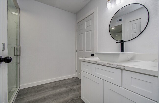 Building Photo - 619 River Plantation Dr