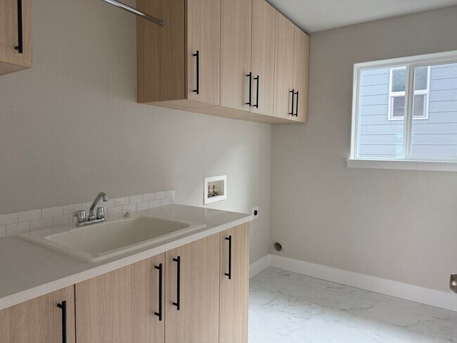 Building Photo - Beautiful Three Bedroom New Construction Home For Rent