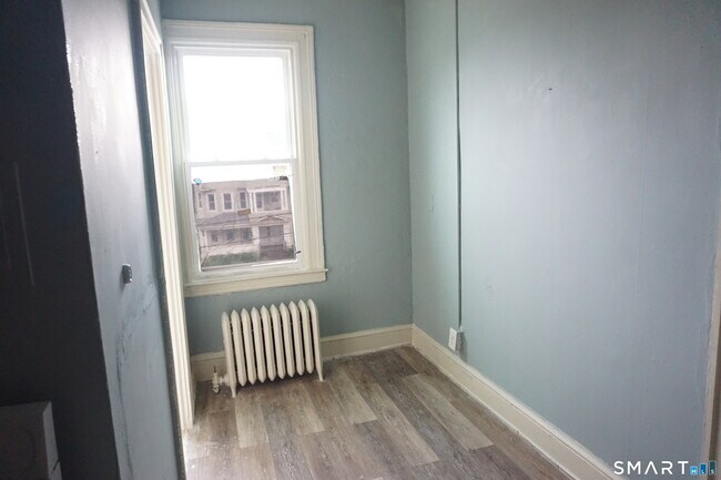 Building Photo - 472 Prospect Ave