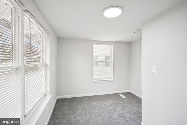 Building Photo - 7 E Cohawkin Rd