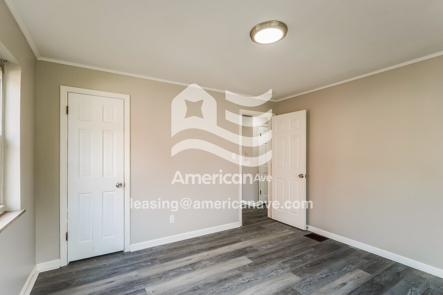 Building Photo - 8250 Royal Heights Dr