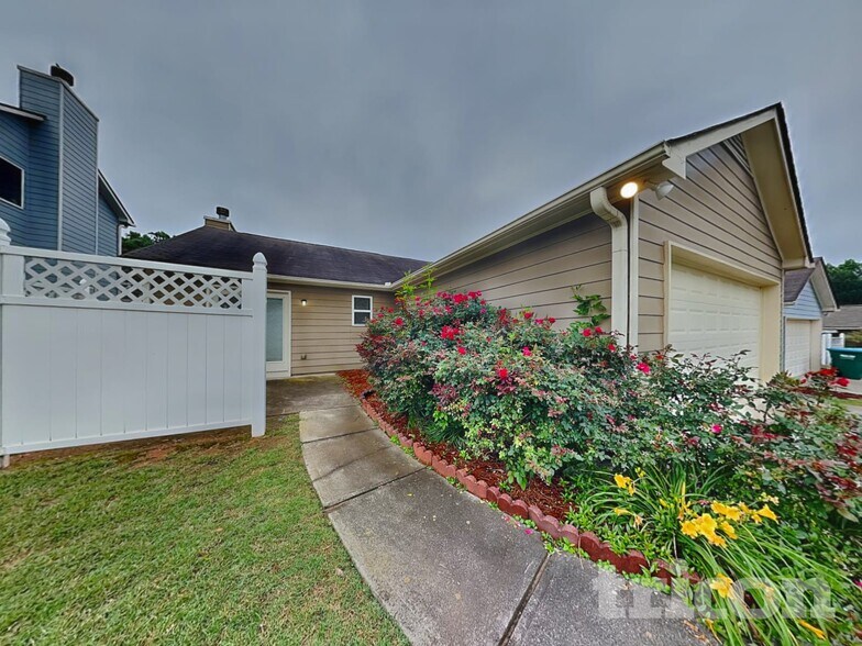 Building Photo - 110 Summerbrook Rd