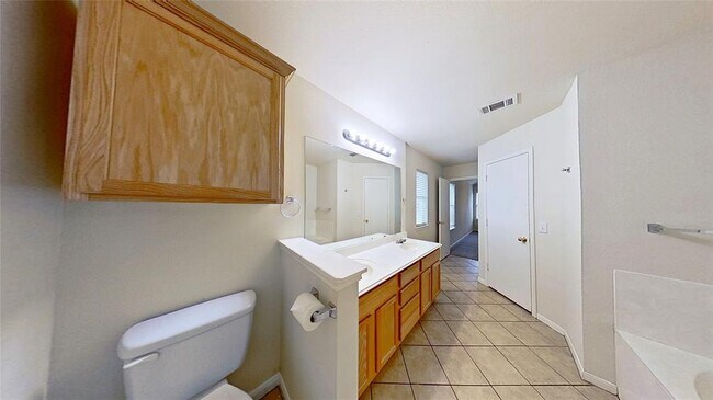 Building Photo - 903 Lantana Dr