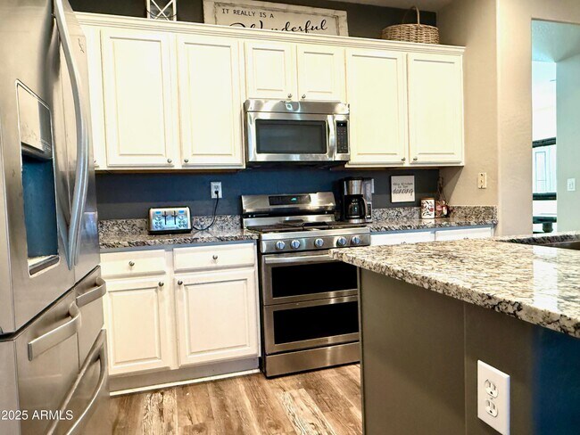 Building Photo - 2541 W Shackleton Dr