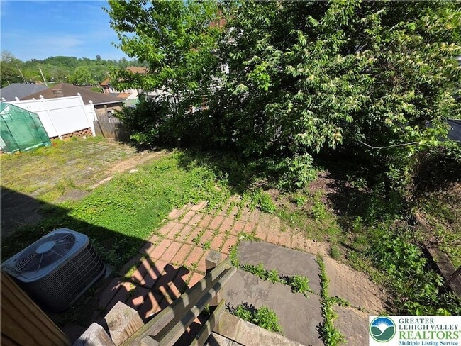 Building Photo - 1215 Bushkill St