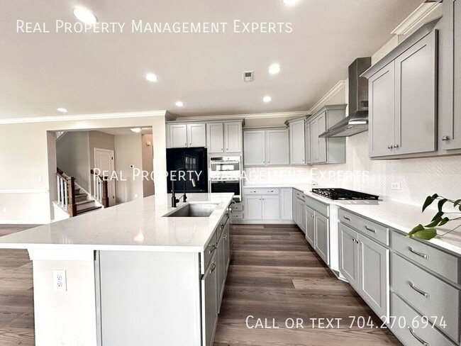 Building Photo - 6511 Wildbrook Dr