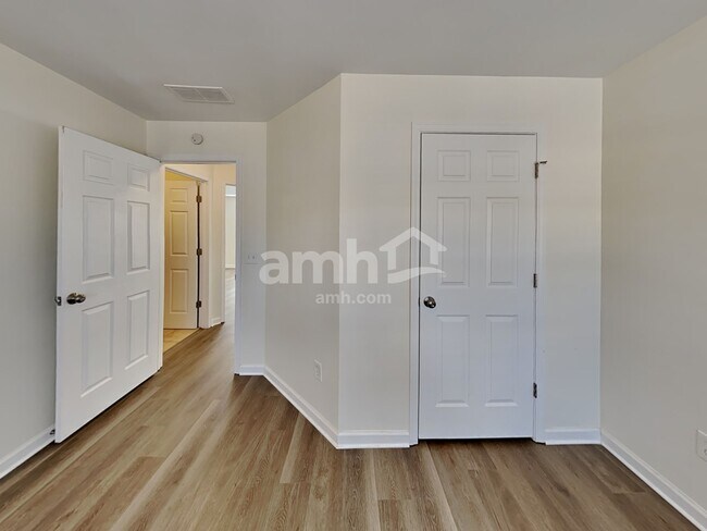 Building Photo - 811 Buffington Way