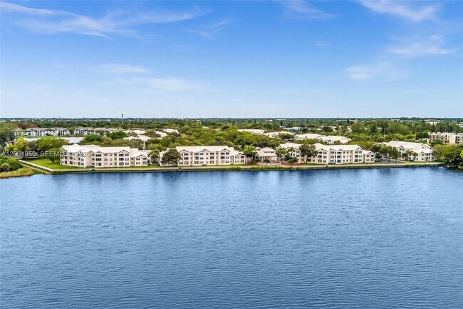 Building Photo - 2820 N Oakland Forest Dr