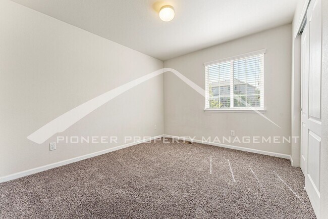 Building Photo - Spacious Home with Fenced Yard and Central AC