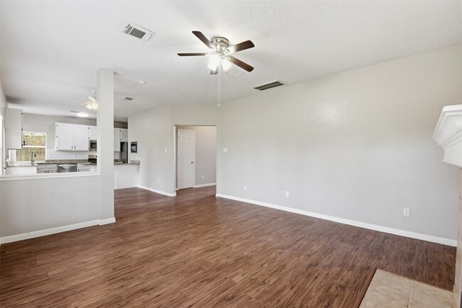 Building Photo - 3327 Shady Glen Ln