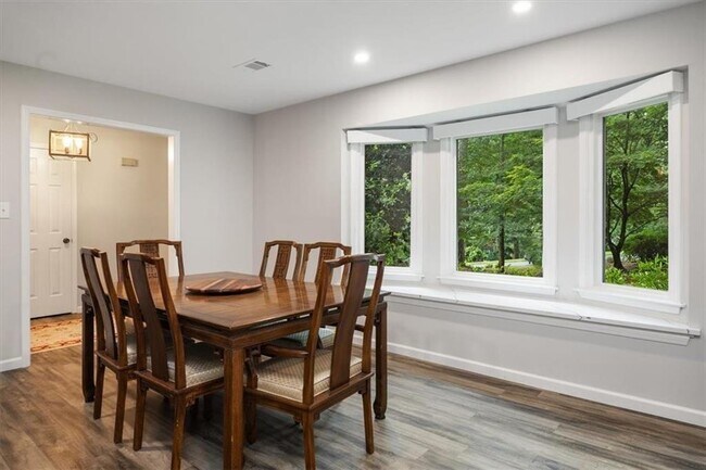 Building Photo - 4989 Kingswood Dr