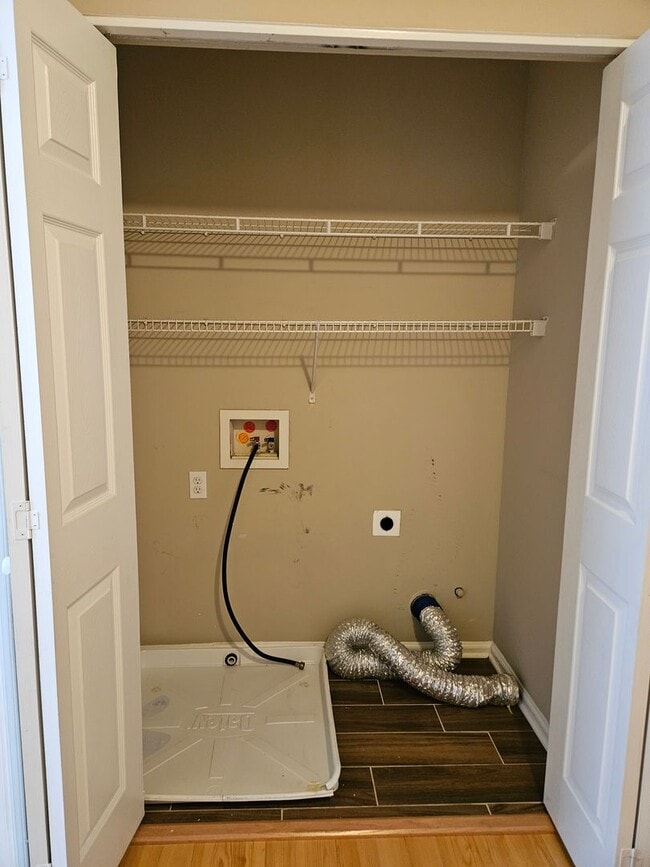 Building Photo - Rare 3 bed 2.5 bath Townhome located in Marietta