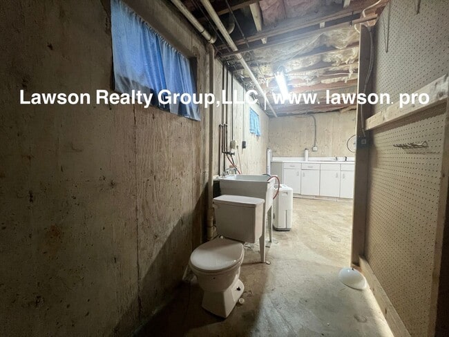 Building Photo - Charming and Clean- Hollins Three Bedroom ...
