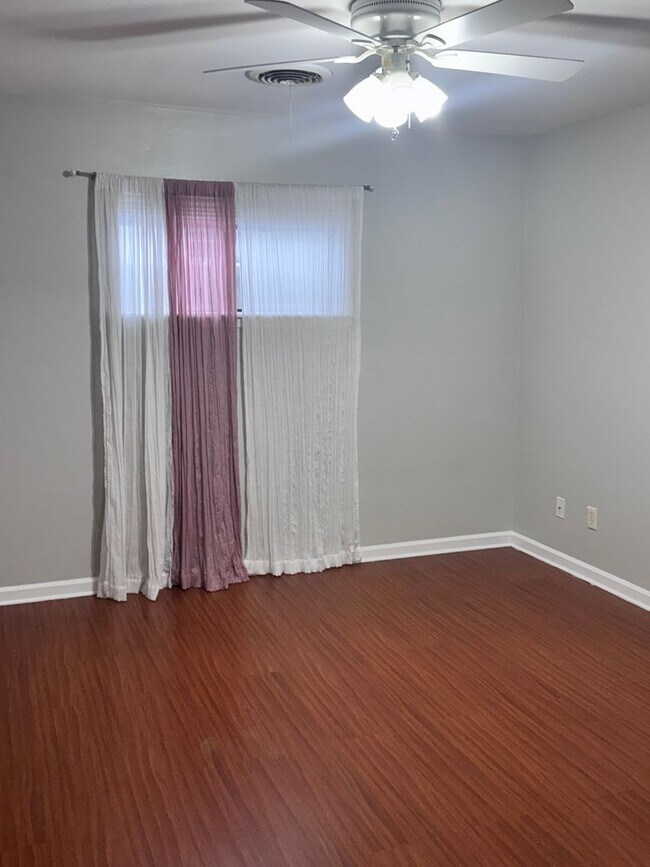 Building Photo - 3000 Springhill Rd