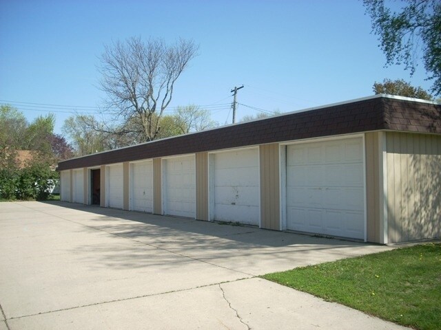 Building Photo - 425 W Maine St