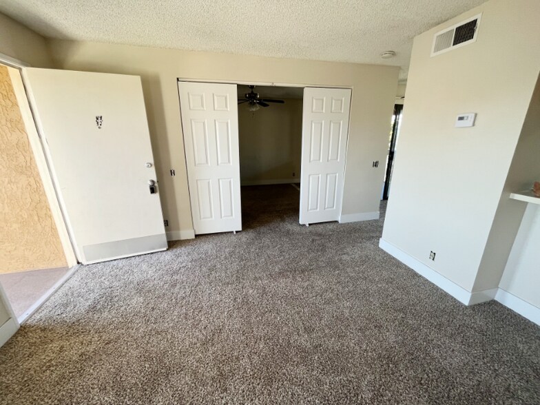 Building Photo - 360 N San Antonio Ave