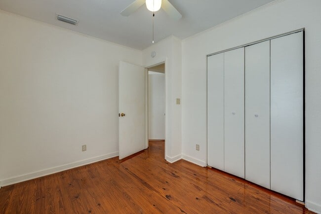 Building Photo - 3 Bedroom, 2 Bath Home Available 10/1/2025...