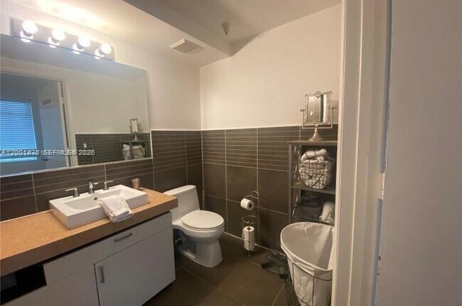 Building Photo - 435 21st St