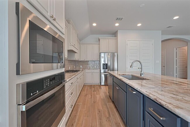 Building Photo - 29808 Breezy Pnes Lp