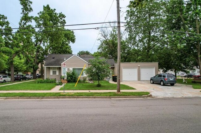 Building Photo - 620 2nd Ave NW